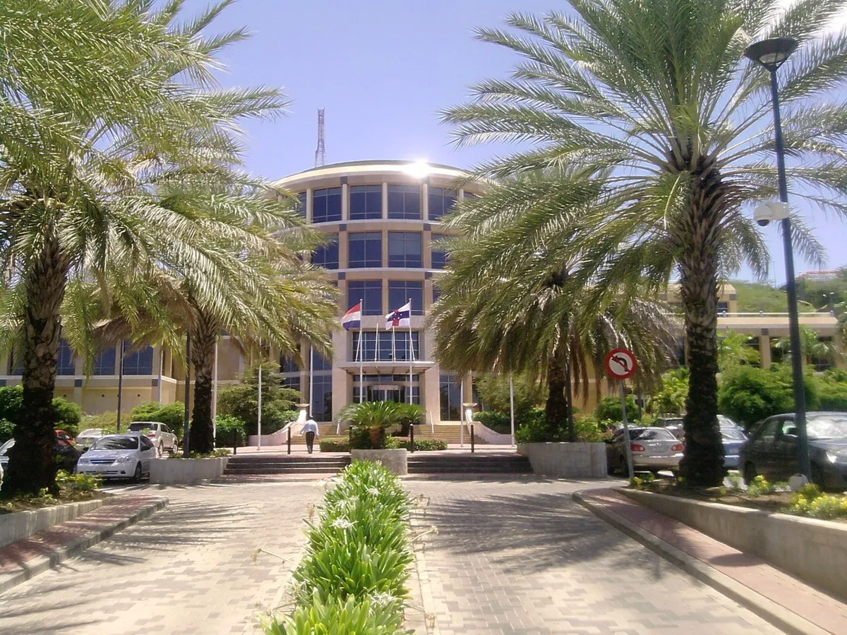 Photographie en couleur de la Banque centrale de Curaçao en 2010